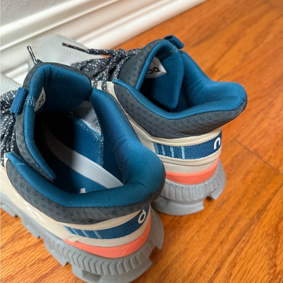 On cloud Women’s size 8.5 - Picture 7 of 11